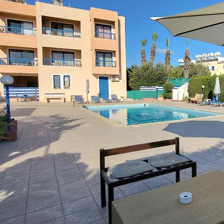 King Philips Apartment Paphos ภายนอก รูปภาพ
