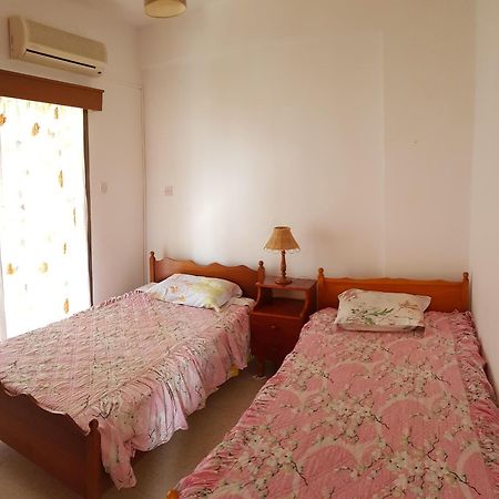 King Philips Apartment Paphos ภายนอก รูปภาพ