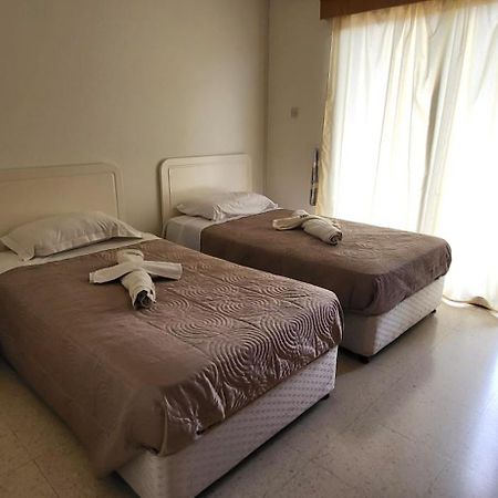 King Philips Apartment Paphos ภายนอก รูปภาพ