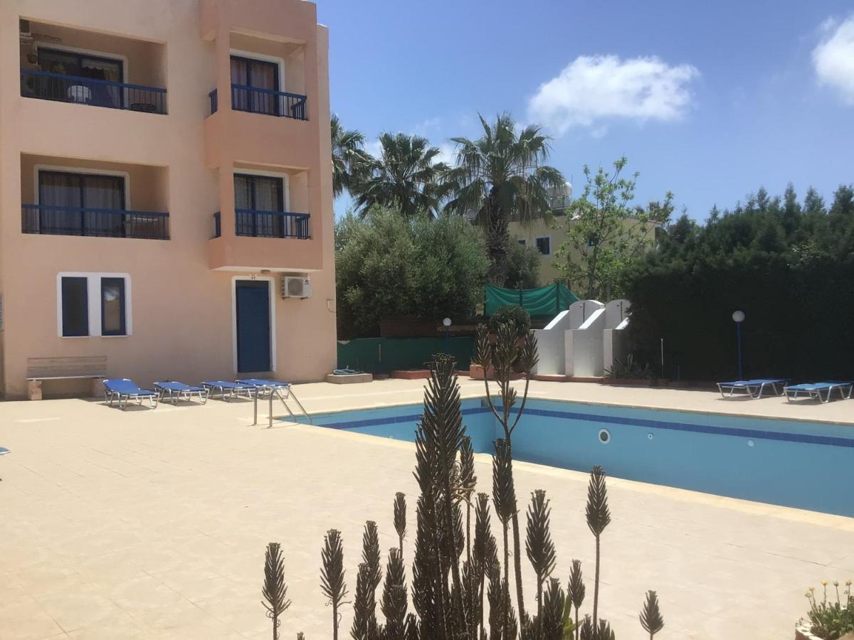 King Philips Apartment Paphos ภายนอก รูปภาพ