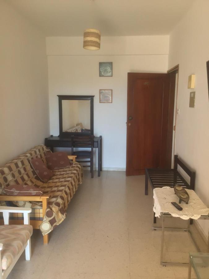 King Philips Apartment Paphos ภายนอก รูปภาพ