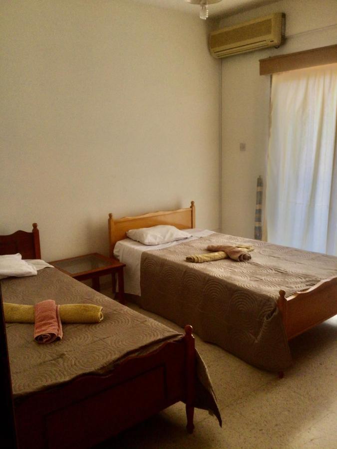 King Philips Apartment Paphos ภายนอก รูปภาพ