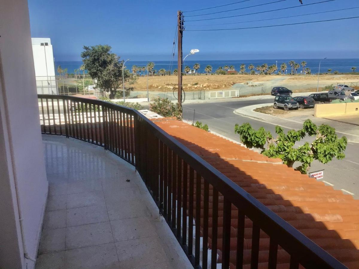 King Philips Apartment Paphos ภายนอก รูปภาพ