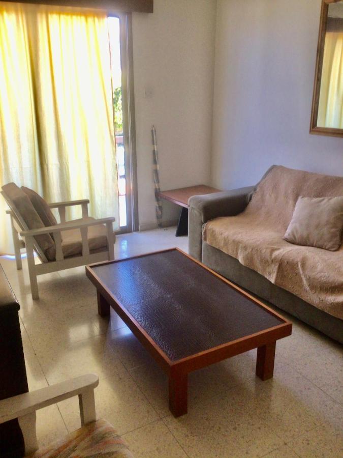 King Philips Apartment Paphos ภายนอก รูปภาพ