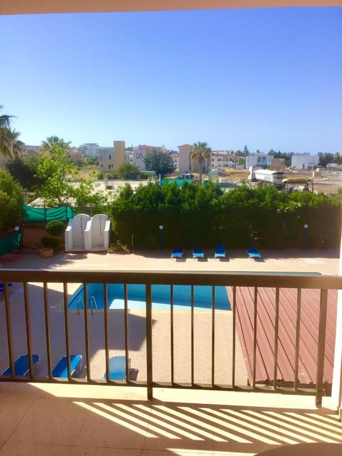 King Philips Apartment Paphos ภายนอก รูปภาพ
