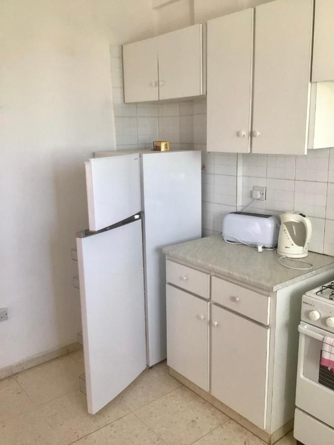 King Philips Apartment Paphos ภายนอก รูปภาพ