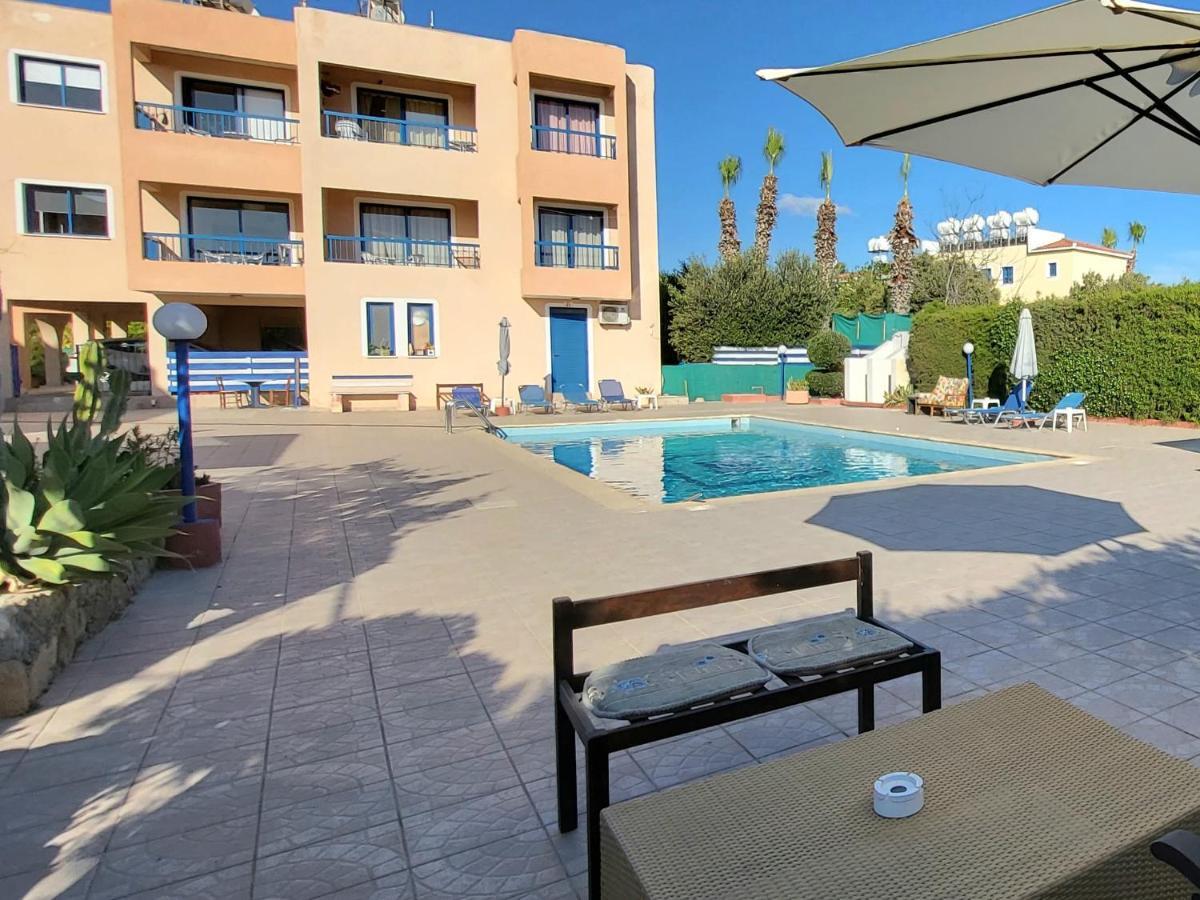 King Philips Apartment Paphos ภายนอก รูปภาพ