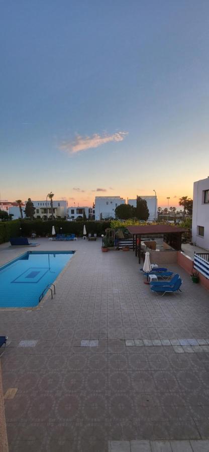 King Philips Apartment Paphos ภายนอก รูปภาพ