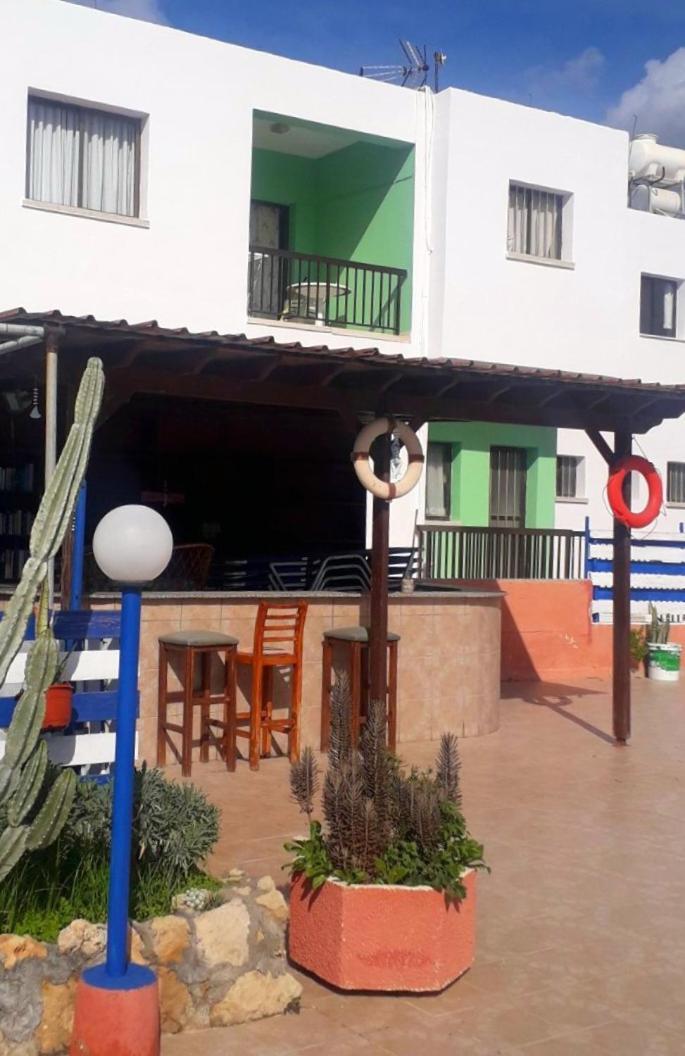King Philips Apartment Paphos ภายนอก รูปภาพ