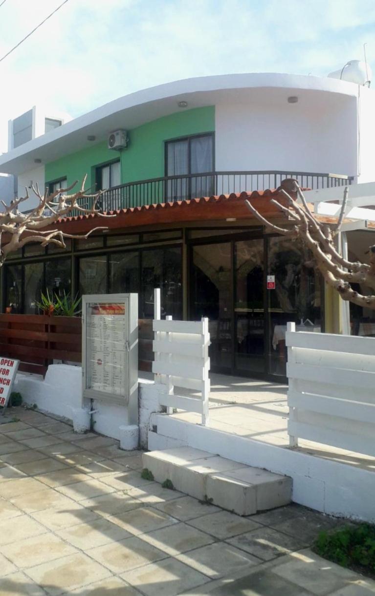 King Philips Apartment Paphos ภายนอก รูปภาพ